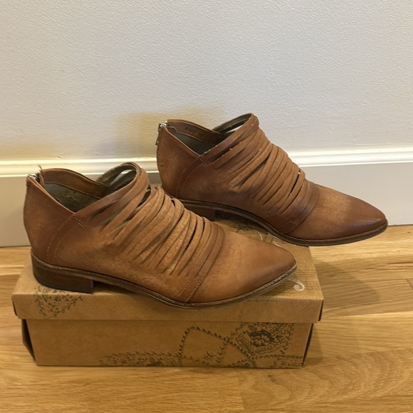 NEW in box Woman’s Free People Lost Valley Distressed Zipper Back Boots Size 39 - Picture 6 of 10